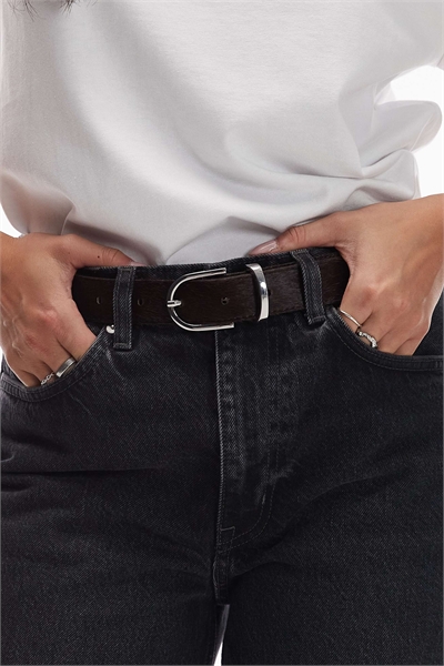 Ремень из натуральной кожи с волосом темно-коричневого цвета артикул 148521117