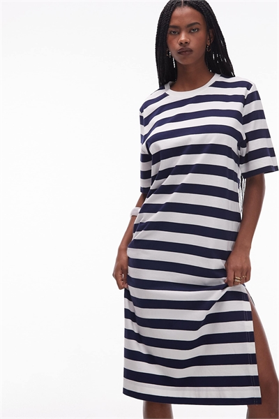 Платье-футболка средней длины из чистого хлопка свободного кроя в сине-белую полоску артикул 148887473