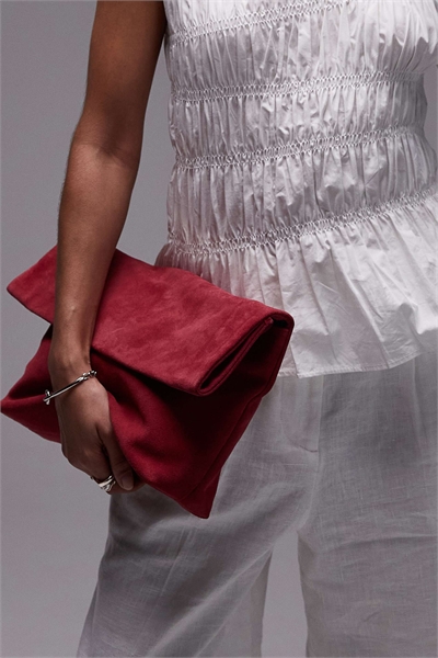 Клатч из складчатой замши со съемным плечевым ремнем артикул 146836762