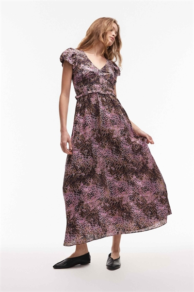 Макси-платье с волнистым подолом и рукавами с оборками артикул 143080021