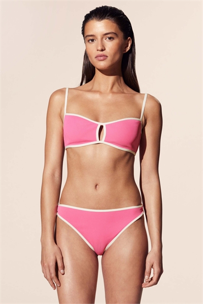 Бикини-трусики контрастного цвета артикул 147200445
