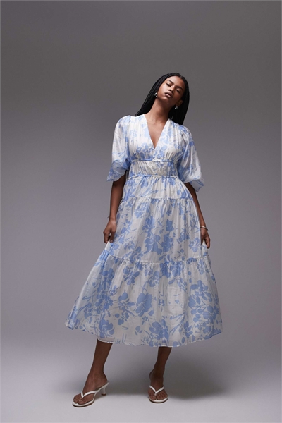 Платье средней длины с объёмными рукавами и сборками на лифе артикул 146841080