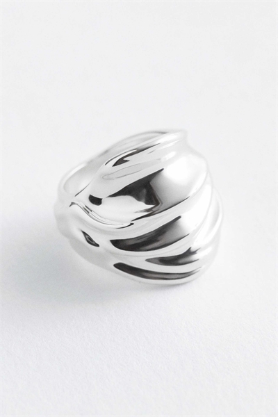 Большое изогнутое кольцо артикул 150205057