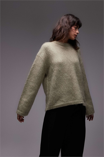 Свитер из мохера с очень мягкой ворсистой вязкой артикул 150556046