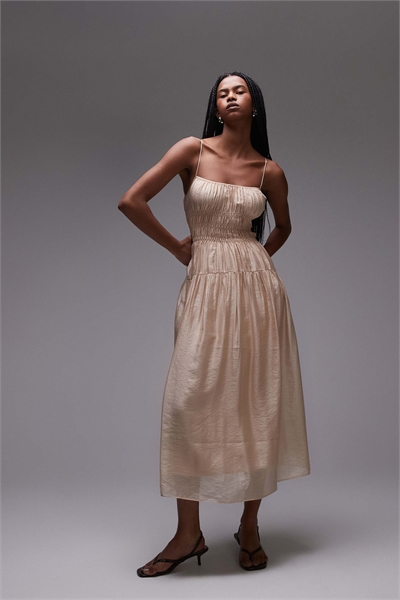 Платье-миди «Milkmaid» с вышивкой-смукингом и тоненькими бретелями, бежевого цвета артикул 146841096