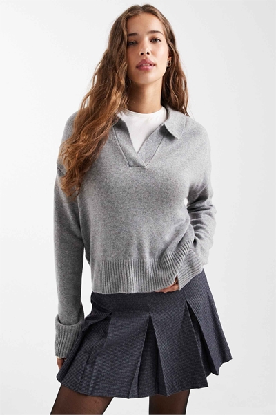 Подростковый свитер с V-образным вырезом, связанный спицами артикул 152904262