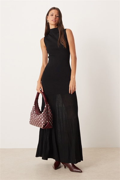Макси-платье с высоким воротником и открытой юбкой, черного цвета артикул 150177842