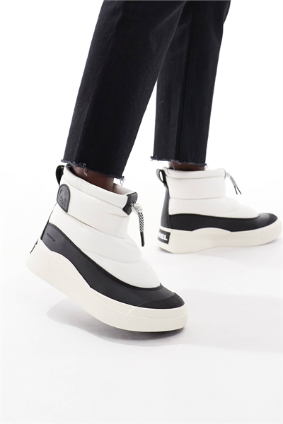 Походные ботинки Out N About Iv Puffy кремового и черного цветов артикул 144132638