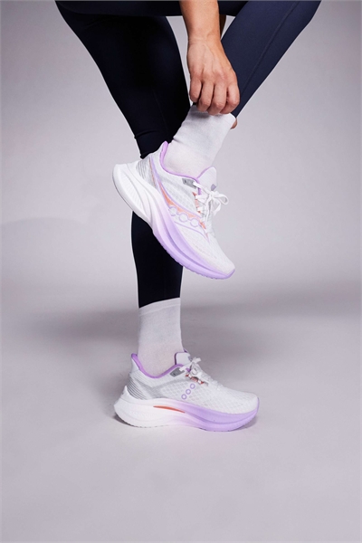 Кроссовки Endorphin Speed 5 белого цвета с крокусовым узором артикул 147966749