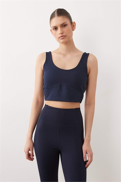 Быстросохнущая укороченная майка из суперэластичного материала темно-синего цвета артикул 155414424