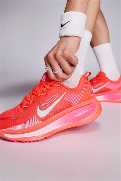 Кроссовки Vomero 18 артикул 142398728