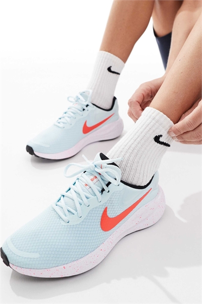 Кроссовки Revolution 7 артикул 137317412