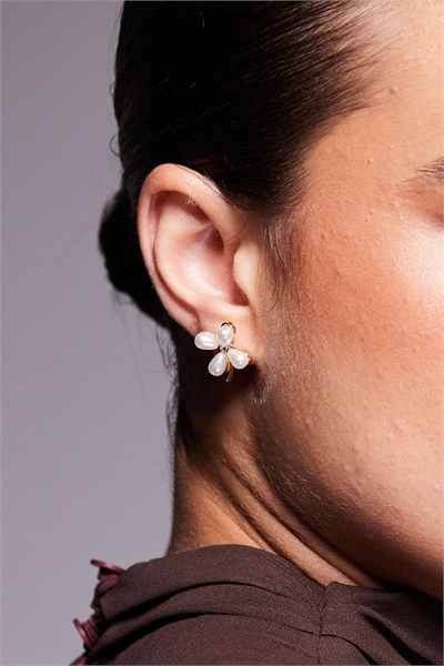 Сережки-гвоздики с жемчужными цветками артикул 149078190