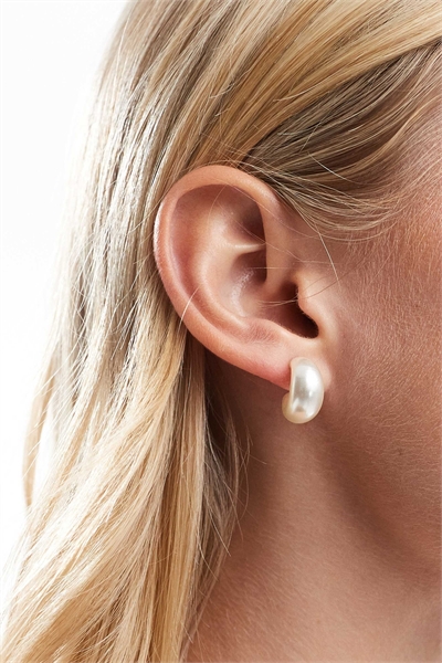 Серьги-кольца с искусственными жемчужинами артикул 146698400