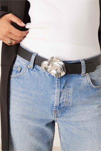 Пояс на талии и бедрах с кованой пряжкой артикул 149755145