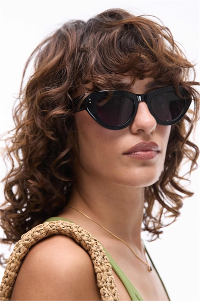 Солнцезащитные очки Lucia с узкой оправой в стиле «кошачий глаз» артикул 141271444