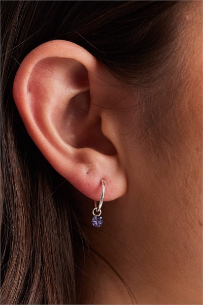 Серьги-кольца с подвесками в виде фиолетовых драгоценных камней артикул 153890091