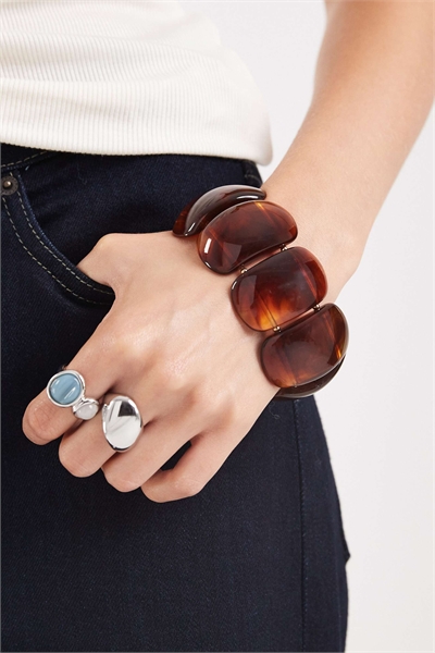 Массивный эластичный браслет из смолы под черепаховый панцирь артикул 147013031