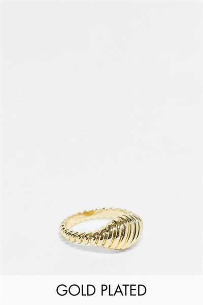 Массивное кольцо с текстурированной поверхностью, покрытое 18-каратным золотом артикул 121368869