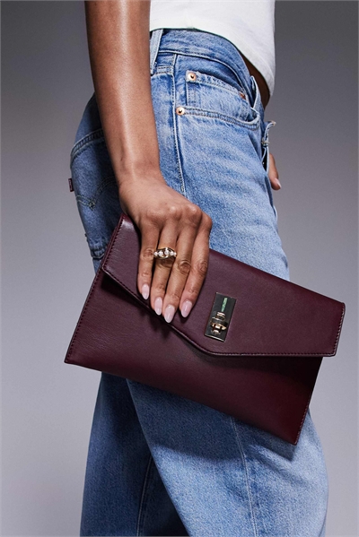 Классическая сумочка из полиуретана артикул 147405731