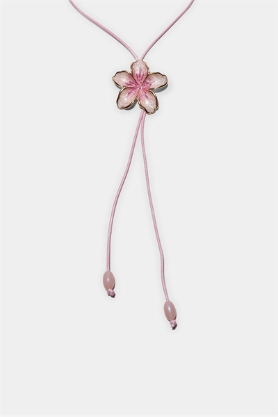 Ожерелье с эмалевым цветочком на шнурке артикул 155705315