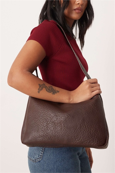 Свободная сумка через плечо коричневого цвета артикул 149078463