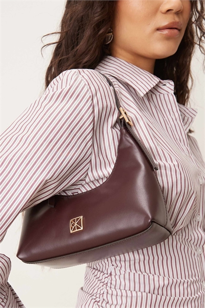 Сумка через плечо с логотипом и металлическими деталями артикул 152705684