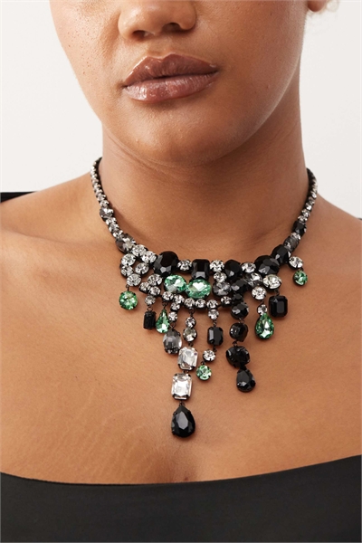 Ожерелье из ограниченной серии с подвесками из зеленых и черных камней артикул 152709815