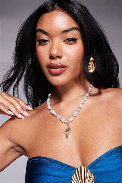 Колье Beachvibes с крупными бусинами и подвеской в виде ракушки артикул 141859906