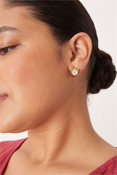 Серьги-кольца с белым камнем артикул 152383937