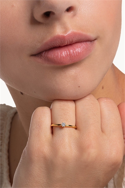 Кольцо из белого камня и золота артикул 153899069