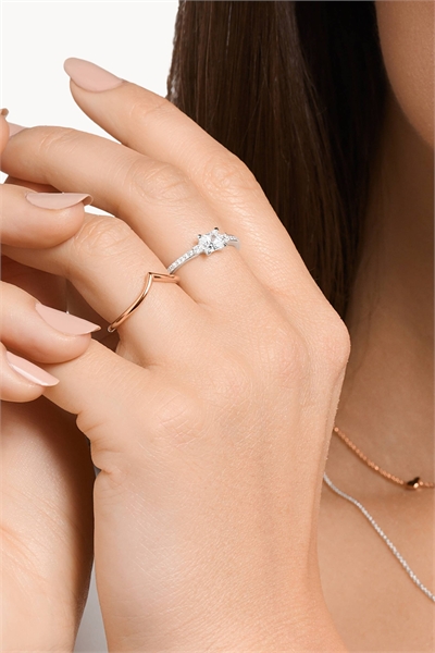 Кольцо с паве из белого камня и серебра артикул 153898321