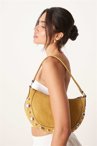 Кожаная сумочка с заклепками и бахромой артикул 148249825