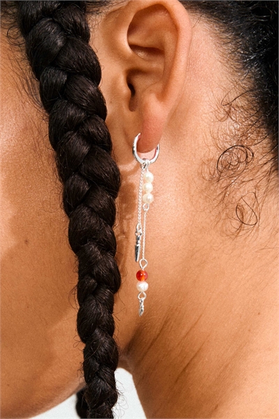 Между цепочками сережек артикул 150242598