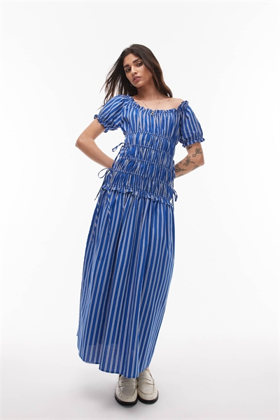 Платье с короткими рукавами и сборками, завязывающееся по бокам артикул 139619698