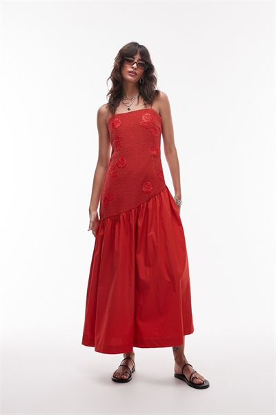 Средней длины летнее платье-миди из рафии с заниженной талией, красного цвета артикул 141071661