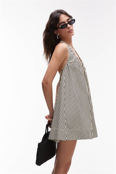 Мини-платье-трапеция с открытыми плечами в однотонную полоску артикул 144208394