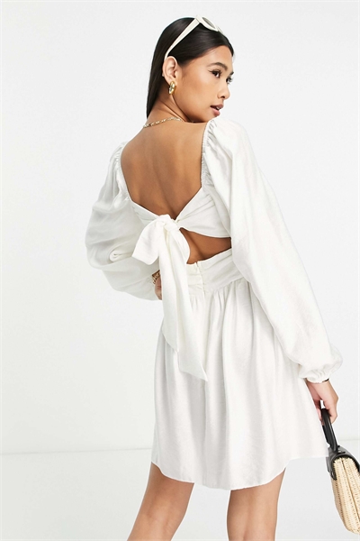 Мини-платье цвета слоновой кости с асимметричным вырезом артикул 115389130