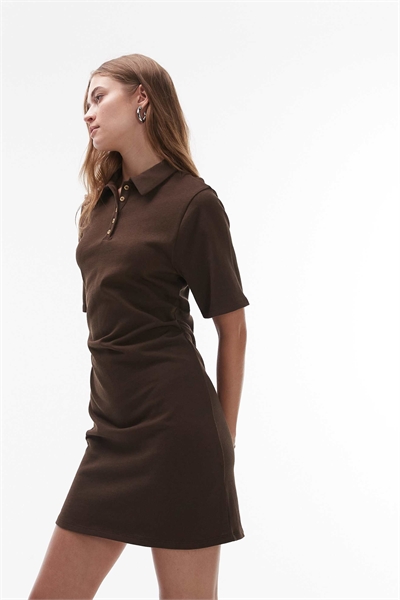 Мини-платье-поло с затянутой талией артикул 147381043