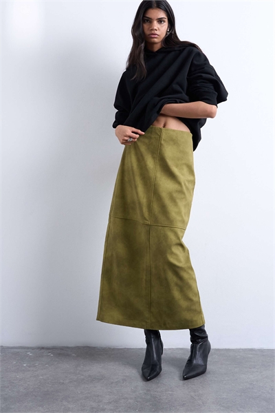 Юбка средней длины из искусственной замши с отстрочкой, цвет «авокадо» артикул 148918589