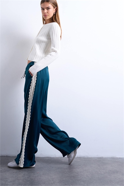 Брюки с атласными кружевными вставками артикул 150431708