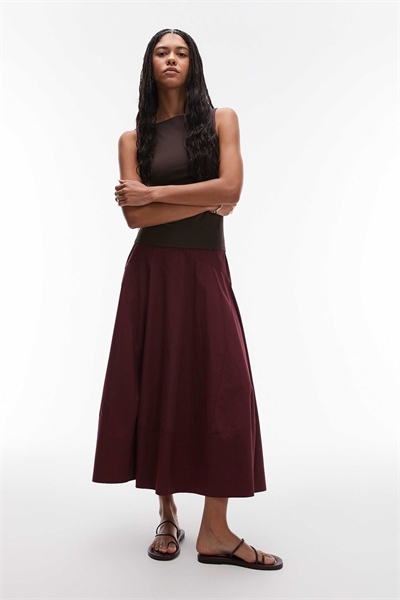 Макси-юбка с заниженной талией и вставками, бордового цвета артикул 147788342