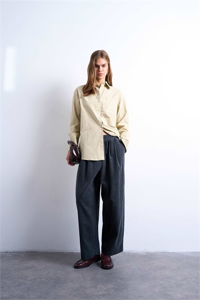 Брюки с широкими штанинами и нестандартной длиной артикул 144207469