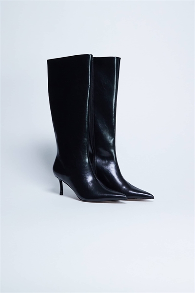 Ботинки Tori до колен с заостренным носком, черного цвета артикул 147860398