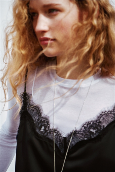 Топ на бретельках с кружевной отделкой артикул 1333867002