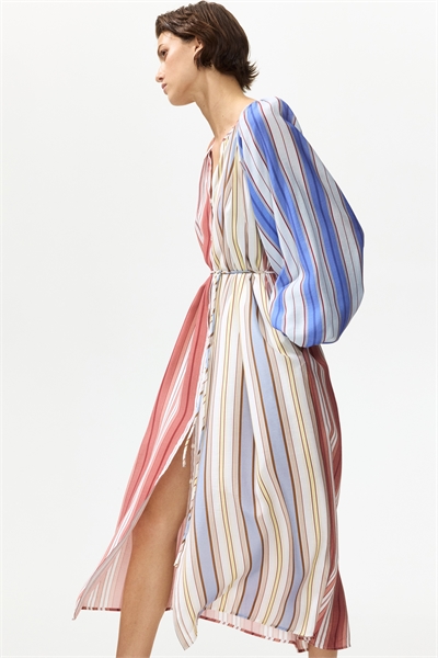 Платье свободного кроя с завязывающимся поясом артикул 1334570002