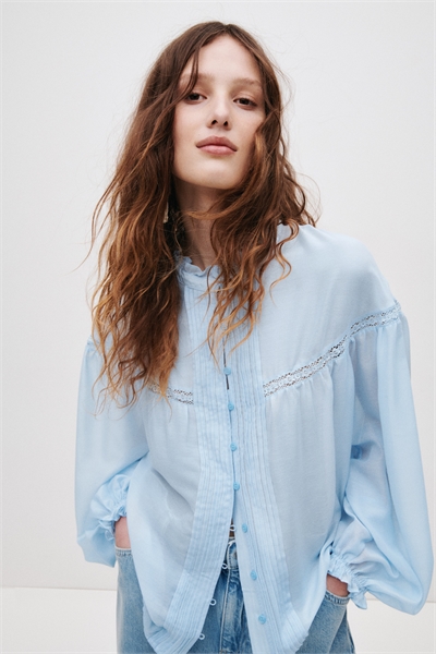 Блузка с оборками и рукавами-балонами артикул 1334998001