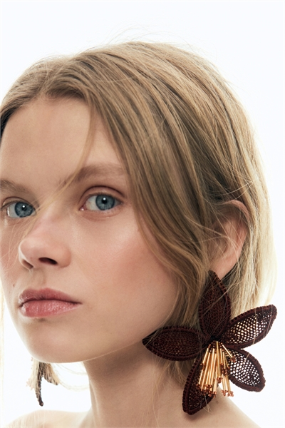 Большие серьги в форме цветка артикул 1339439001