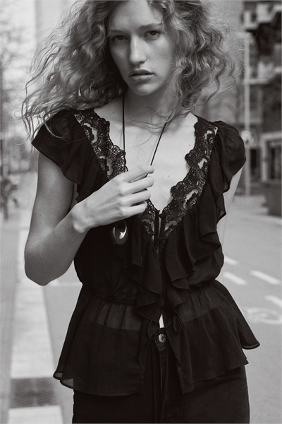 Топ из лиоцелла с оборками артикул 1342178001