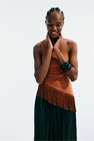 Топ на одном плече с бахромой артикул 1345256001